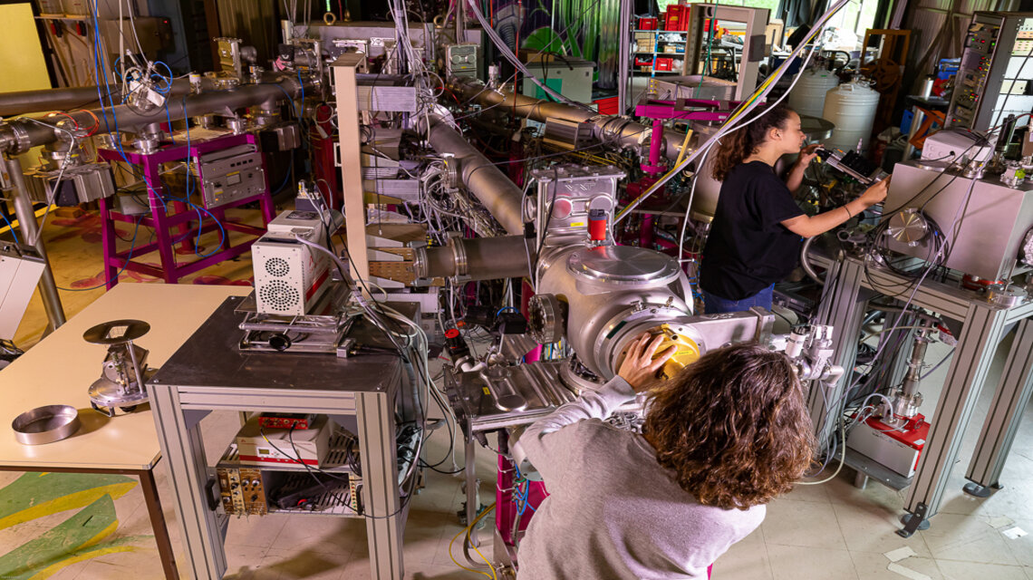 Photo of L’Université française Paris-Saclay, premier centre de collaboration de l’AIEA sur les atomes pour le patrimoine