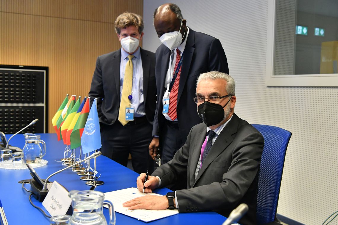 iaea-and-regulators-from-sahel-region-cooperate-to-strengthen-nuclear-security