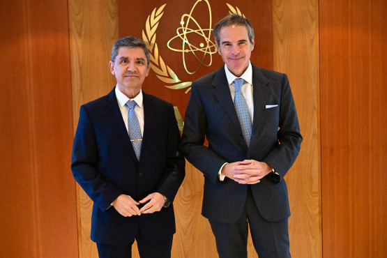 HE Mr. Juan Francisco Facetti, Resident Representative of Paraguay to the IAEA presents a gift from Dr. Zully Vera, Reactor of the National University of Asuncion, in follow-up to the DG’s visit to Paraguay, during his official meeting with the IAEA Director-General Rafael Mariano Grossi at the Agency headquarters in Vienna, Austria. 27 March 2025.