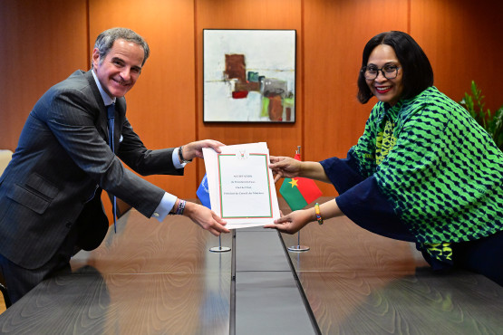 Rafael Mariano Grossi, IAEA Director-General, met with HE Ms. Maimounata Quattara, Resident Representative of Burkina Faso to the IAEA, as she deposited the Instrument of Acceptance of the Agreement on the Privileges and Immunities of the IAEA during her official visit to the Agency headquarters in Vienna, Austria. 28 March 2025.