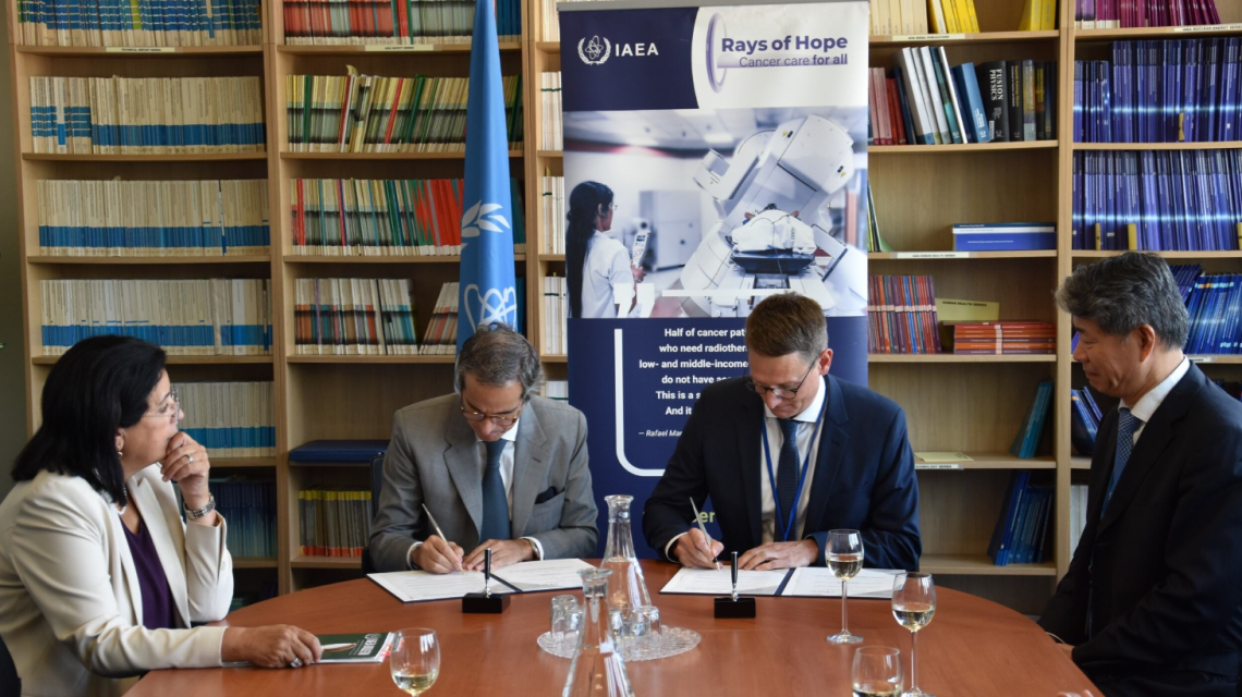 During the IAEA's 68th General Conference in September 2024, Director General Rafael Mariano Grossi signed a strategic partnership agreement with Tobias Schüle, Managing Director of PTW-Freiburg under Rays of Hope.
