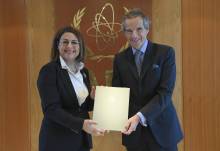 HE Ms. Natasha Meli Daudey, Resident Representative of the Republic of Malta to the IAEA, presents Malta’s contribution for the Marie Sklodowska-Curie Fellowship Programme (MSCFP) to Rafael Mariano Grossi, IAEA Director General, during her official visit at the Agency headquarters in Vienna, Austria. 2 November 2022. 