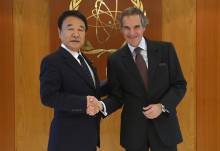Rafael Mariano Grossi, IAEA Director General, met with Aoyama Shigeharu, Senator (Member of the House of Councilors of Japan), during his official visit to the Agency headquarters in Vienna, Austria. 13 January 2023.