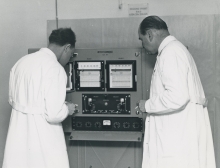 IAEA laboratory, Vienna.  Dr. Otto Suschnys (left), Professor Alexandre Sanielevici, (right), of the Division of Research and Laboratories.  2 February 1960.  Please credit IAEA 