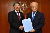 The new Resident Representative of Kyrgyzstan, Bakyt Dzhusupov, presented his credentials to IAEA Director General Yukiya Amano at the IAEA headquarters in Vienna, Austria on 20 April.
