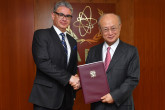  <br>
The new Resident Representative of Ecuador to the IAEA, Carlos Alberto Játiva Naranjo, presented his credentials to IAEA Director General Yukiya Amano at the IAEA headquarters in Vienna, Austria, on 22 March 2018.
 </br>
 <br>
El nuevo Representante Residente del Ecuador ante el OIEA, Carlos Alberto Játiva Naranjo, presentó sus credenciales al Director General del OIEA, Yukiya Amano, en la Sede del OIEA en Viena (Austria) el 22 de marzo de 2018.
 </br>