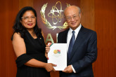 The new Resident Representative of Madagascar to the IAEA, Véronique Resaka, presented her credentials to IAEA Director General Yukiya Amano at the IAEA headquarters in Vienna, Austria, on 25 July 2018.  

La nouvelle Représentante résidente de Madagascar auprès de l’AIEA, Véronique Resaka, a présenté ses lettres de créance au Directeur général de l’AIEA, Yukiya Amano, au siège de l’AIEA, à Vienne (Autriche), le 25 juillet 2018.
