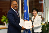 <br>
The new Resident Representative of the Republic of Congo to the IAEA, HE Mr Aimé Clovis Guillond, presented his credentials to Mary Alice Hayward, IAEA Acting Director General, and Head of the Department of Management at the IAEA headquarters in Vienna, Austria, on 19 September 2018.
</br>
<br>
Le nouveau Représentant résident de la République du Congo auprès de l’AIEA, S. E. M. Aimé Clovis Guillond, a présenté ses lettres de créance à la Directrice générale adjointe et chef du Département de la gestion, Mary Alice Hayward, au siège de l’AIEA, à Vienne (Autriche), le 19 septembre 2018. 
</br>