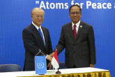 IAEA Director General Yukiya Amano and Indonesian Minister for Research, Technology and Higher Education Muhammad Nasir sign the Practical Arrangements to enhance technical cooperation among developing countries, during his official visit to Jakarta, Indonesia. 5 February 2018