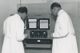 IAEA laboratory, Vienna.  Dr. Otto Suschnys (left), Professor Alexandre Sanielevici, (right), of the Division of Research and Laboratories.  2 February 1960.  Please credit IAEA 