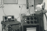 A calorimetric system for absolute determination of radiation dose in terms of "rad". The instrument,constructed from tissue equivalent muscle material,can measure doses in radiation beams of Co60 kilocurie sources, betatrons, linear accelerators, etc., with radiation energies in the range of 0.5 MeV up to 50 MeV.  April 1964.  Please credit IAEA/Egert 