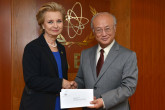 Presentation of credentials by the new Resident Representative of El Salvador, Ms Carmen Maria Gallardo Hernández to IAEA Director General Yukiya Amano. Vienna, Austria, 9 October 2014.