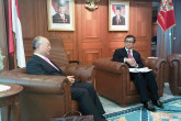 IAEA Director General Yukiya Amano meets Indonesian State Minister for Research and Technology Suharna Surapranata. 6 October 2011.