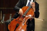 Cellist Yo-Yo Ma plays for the 800 strong audience in Oslo City Hall.