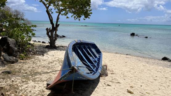 Beachside in Mauritius. Water supplies in island states are under increasing pressure from climate change. (Photo: Y. Vystavna/IAEA)